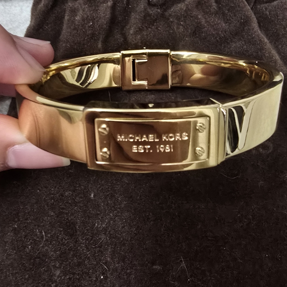 Micheal Kors Gold Bangle Bracelet - Picture 2 of 5